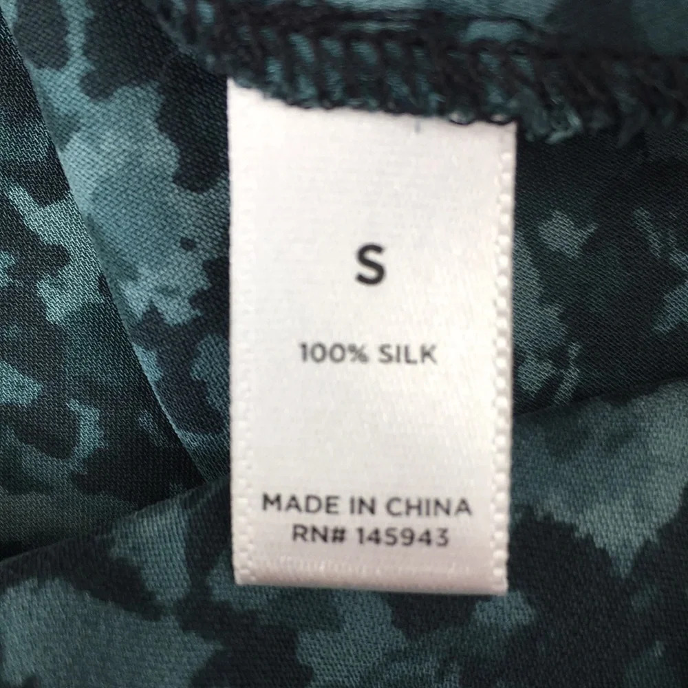 Dylan Gray Green Black Camo Silk Shirt Womens Small Long‎ Sleeve Popover - Picture 6 of 10